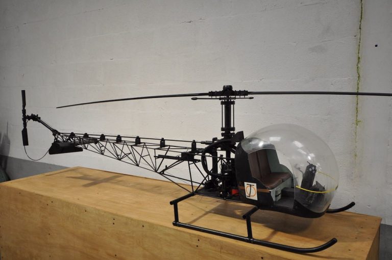 Helikopter (die niet kan vliegen) uit Bond-film verkocht voor 29.000 euro