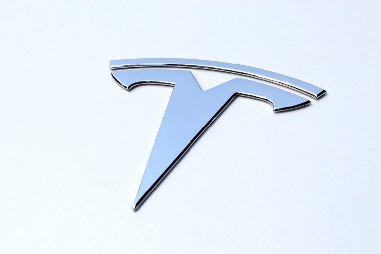 Elon Musk vraagt Twitter of hij 10% Tesla-aandelen moet verkopen