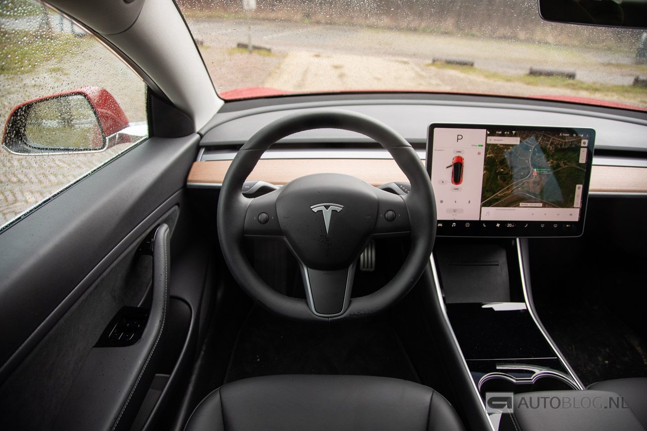 Tesla laat je niet meer gamen tijdens het rijden