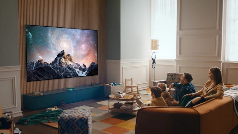Past de gigantische 97-inch OLED LG tv in jouw woonkamer?