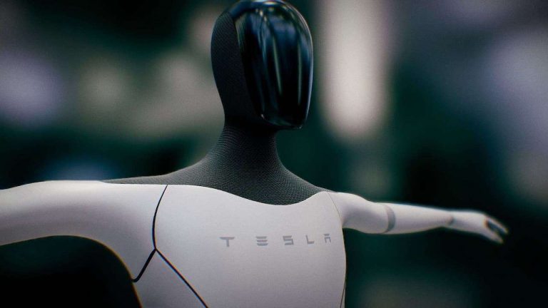 Elon Musk zegt dat zijn robots Tesla auto's gaat inhalen