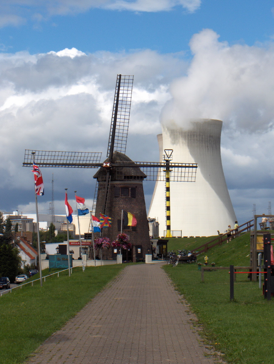 Belgium agrees to keep nuclear power plants open longer