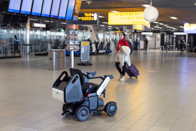 Schiphol tests self-propelled wheelchairs – Apparata
