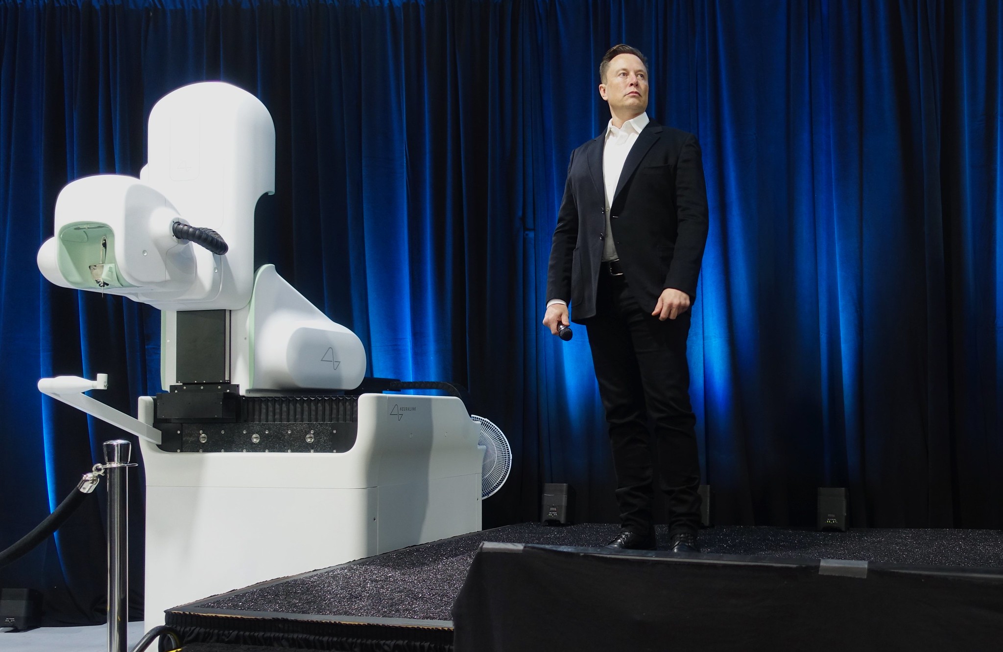 Musk krijgt 280 miljoen dollar van Peter Thiel voor hersenimplantaten startup Neuralink